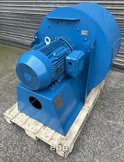 Ventilateur centrifuge RHF Fans 18,5 kW pour l'extraction des fumées chimiques et des copeaux de bois.